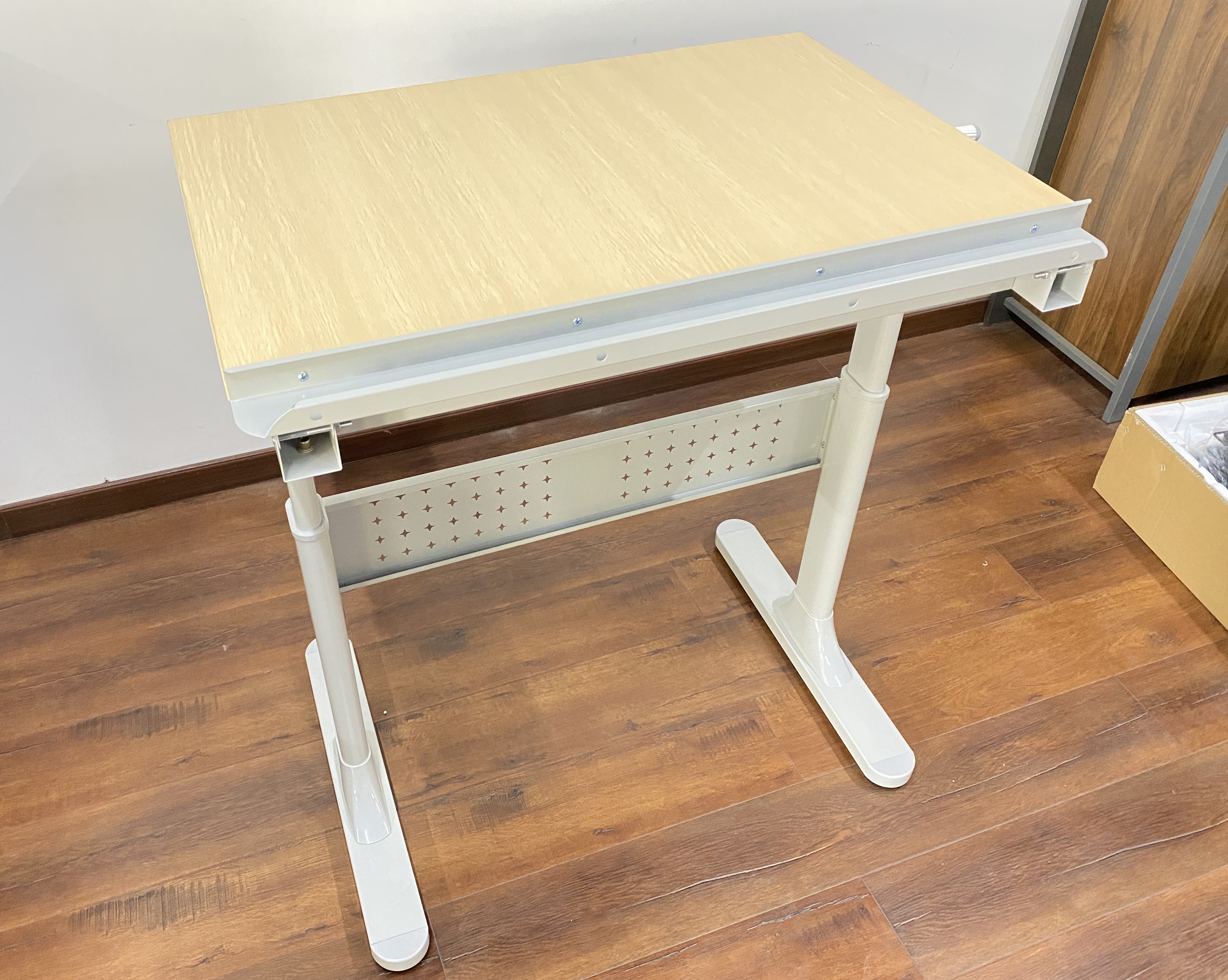 Adjustable Height Wooden Drafting Table HWD-K035